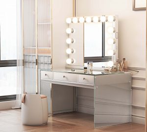 Halo_#1_with_Hollywood_Mirror